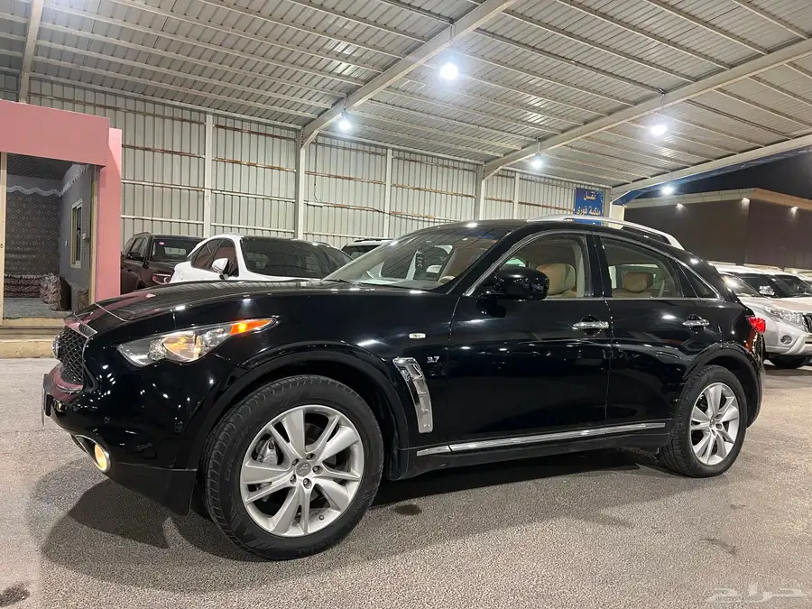 انفنتي QX70 موديل 2019 مخزن عداد 85 الف ( تم البيع ) 0
