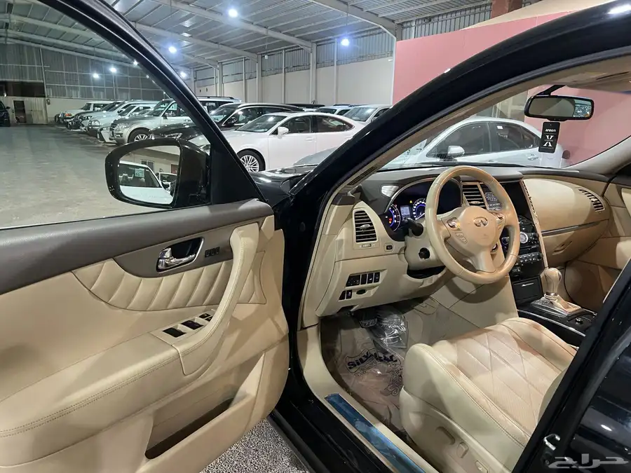 انفنتي QX70 موديل 2019 مخزن عداد 85 الف ( تم البيع ) 11