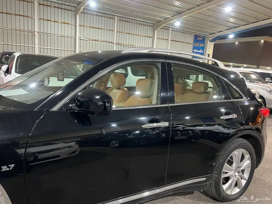 انفنتي QX70 موديل 2019 مخزن عداد 85 الف ( تم البيع ) 3