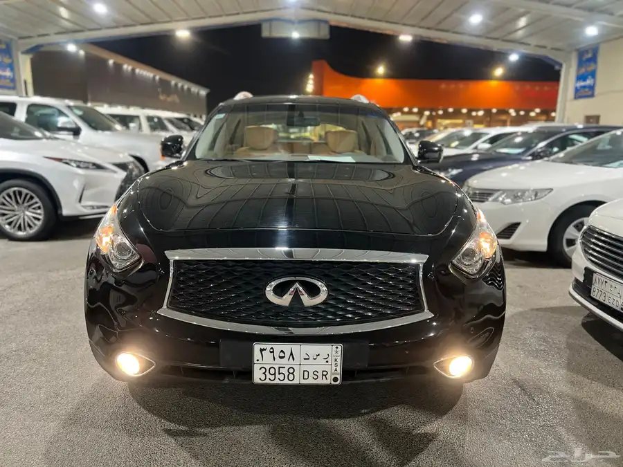 انفنتي QX70 موديل 2019 مخزن عداد 85 الف ( تم البيع ) 9