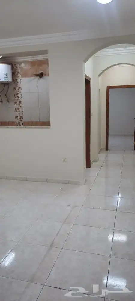 الايجار شقه عزاب غرفه وصاله وحمام ومطبخ في حي الجامعيين 9