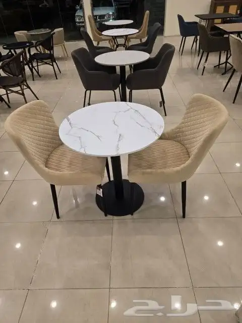 طاولات وكراسي 0