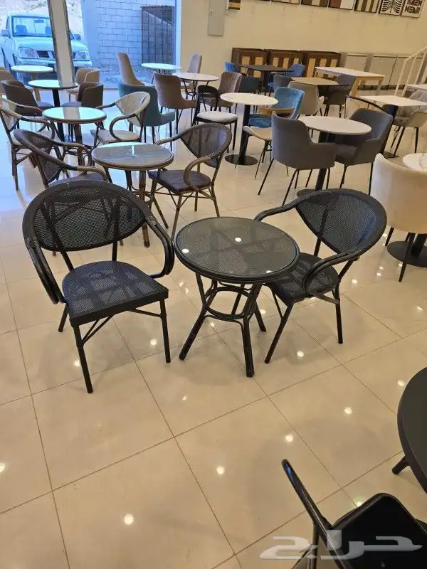 طاولات وكراسي 4