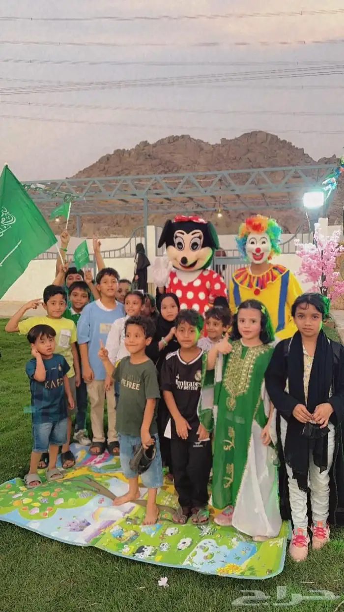 مهرج ومهرجه وشخصيات كرتونيه وعرض اليوم الوطني 0