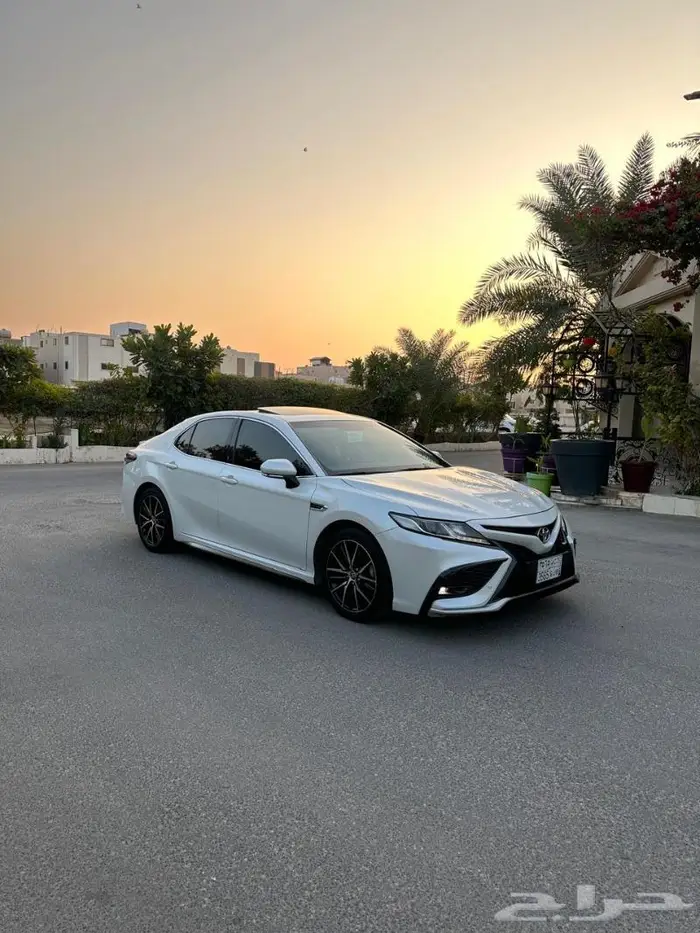 تويوتا كامري SE 2022فل 3