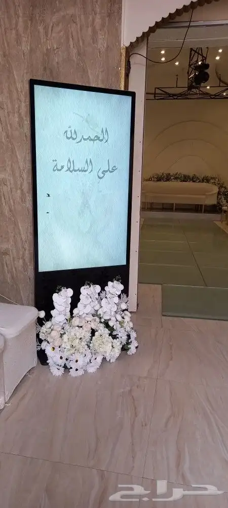 شاشات طولية للايجار 5