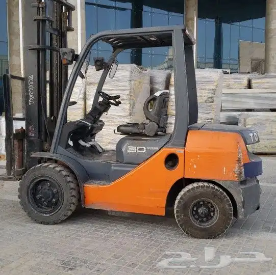 فوركلفت للايجار رافعه شوكيه للايجار سكين شوكه وكرينات 0