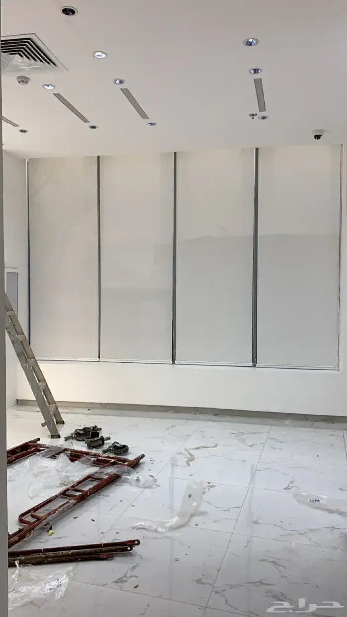 تركيب ستائر رول بلاك اوت ستائر كهربائية ستاير مكاتب خشبيه 2