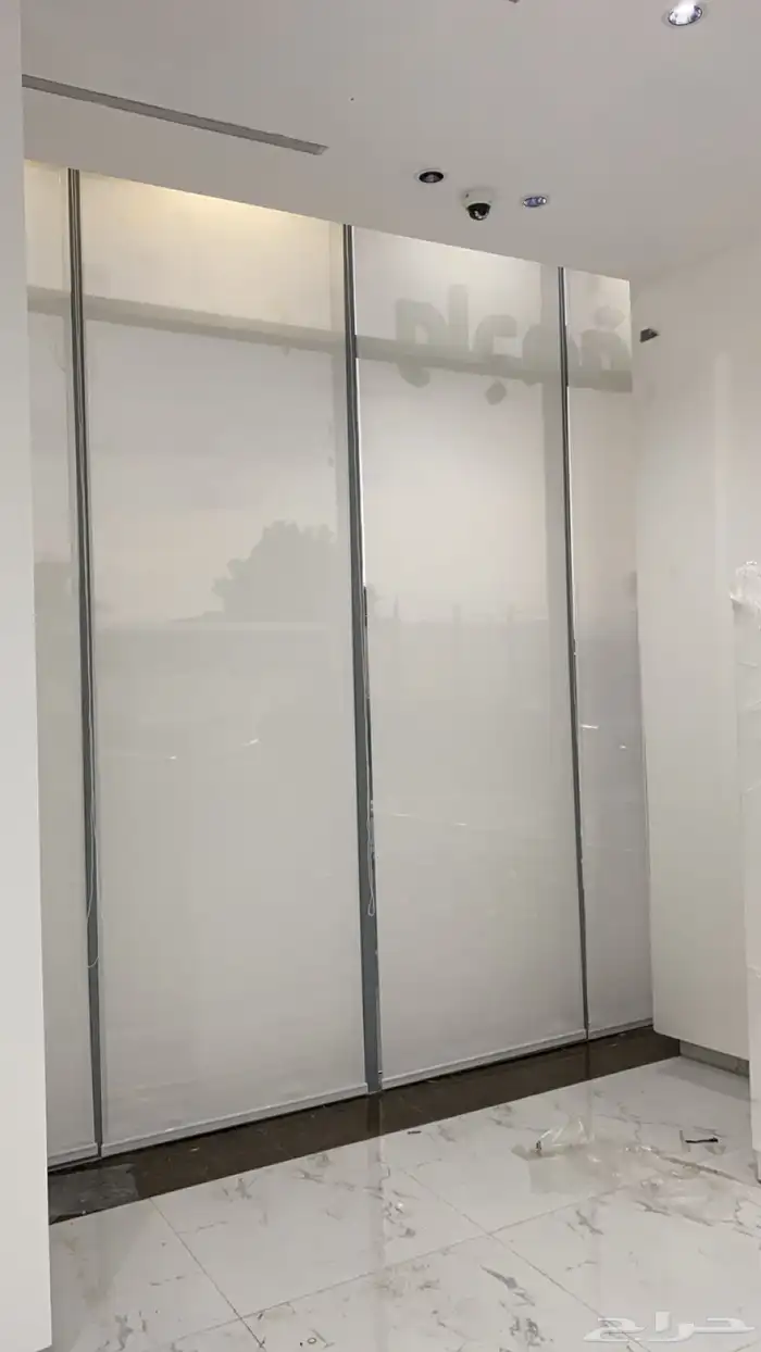 تركيب ستائر رول بلاك اوت ستائر كهربائية ستاير مكاتب خشبيه 4