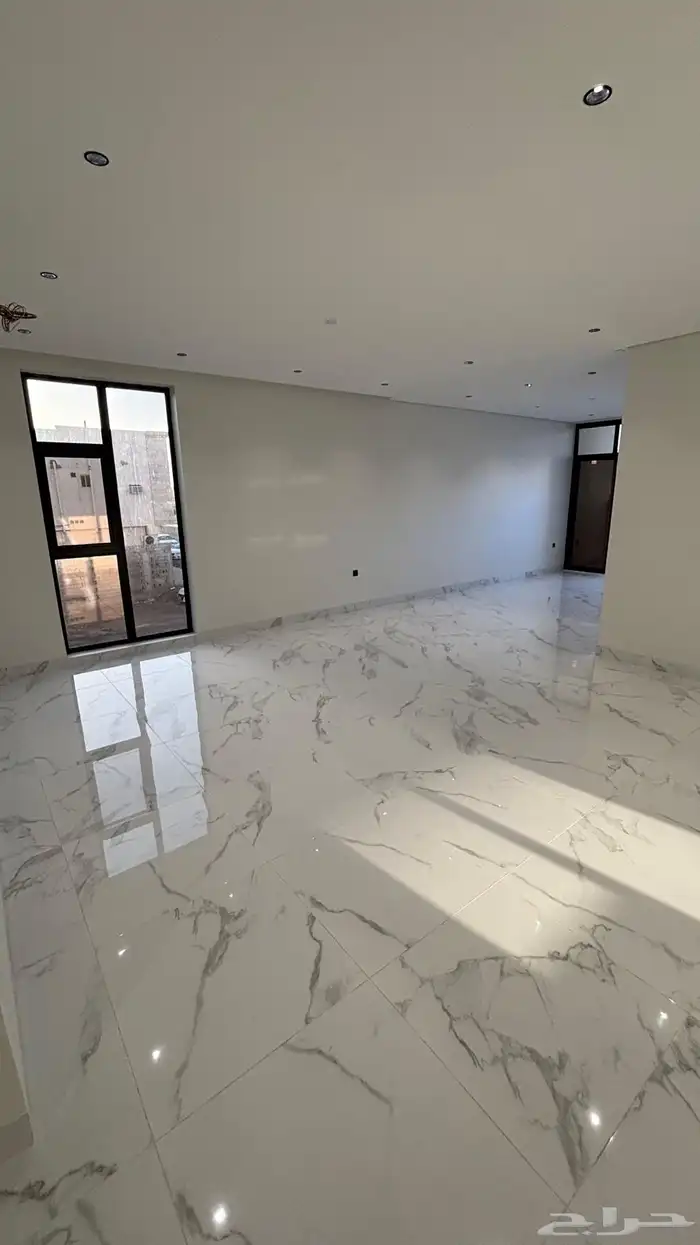 شقق ببلكونه خارجيه في الملك فهد 8