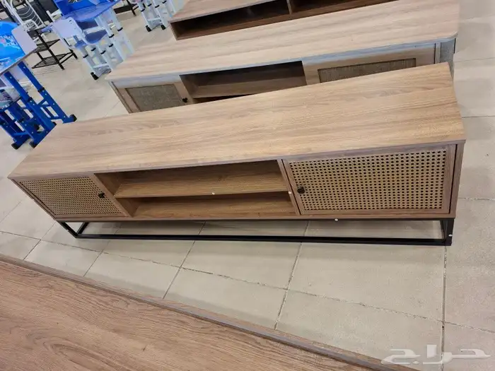 طاولات تلفزيون باشكال ومقاسات مختلفه 4