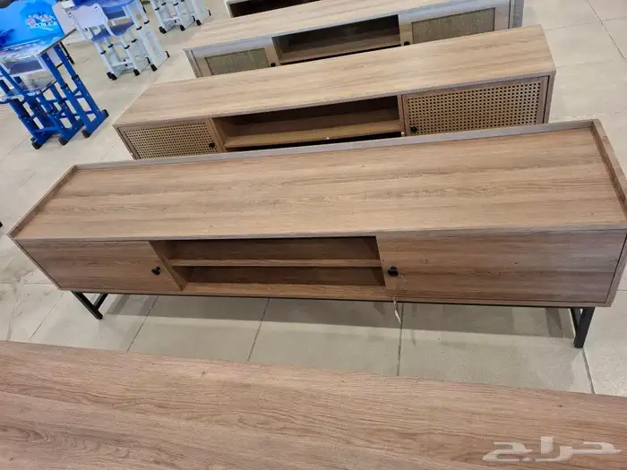 طاولات تلفزيون باشكال ومقاسات مختلفه 5
