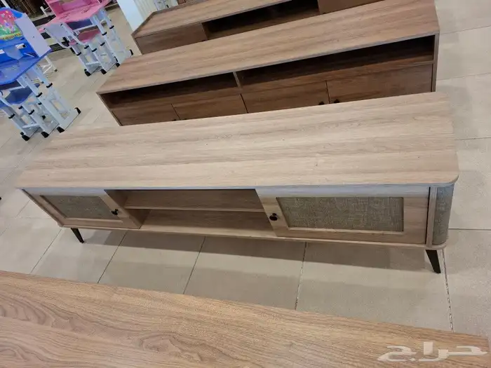 طاولات تلفزيون باشكال ومقاسات مختلفه 3