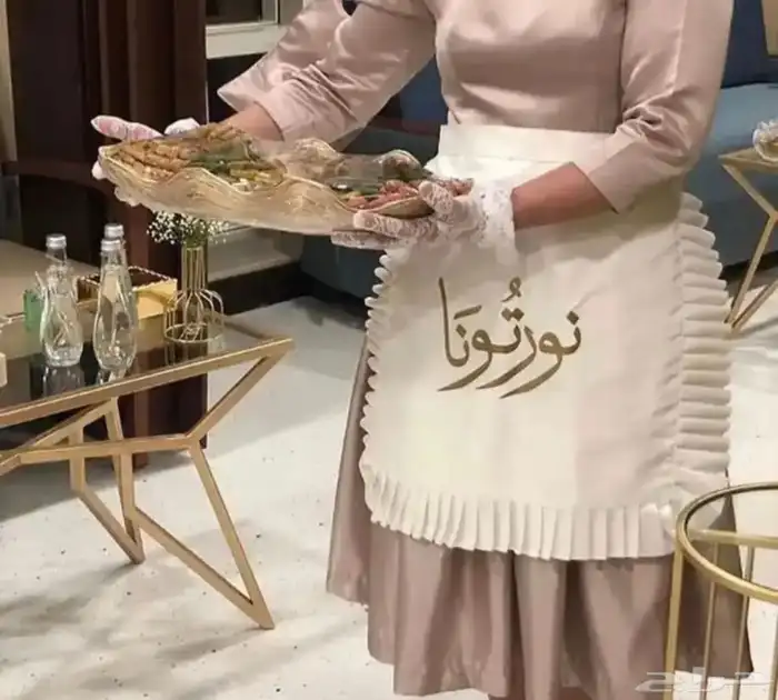 مضيفات بزي موحد وقهوجيه. لتقديم جميع الخدمات لكم 0