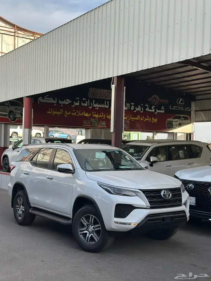 تويوتا فوتشنر 2025 بنزين 4سلندر بدون دبل كاش ونظام 50 50 0