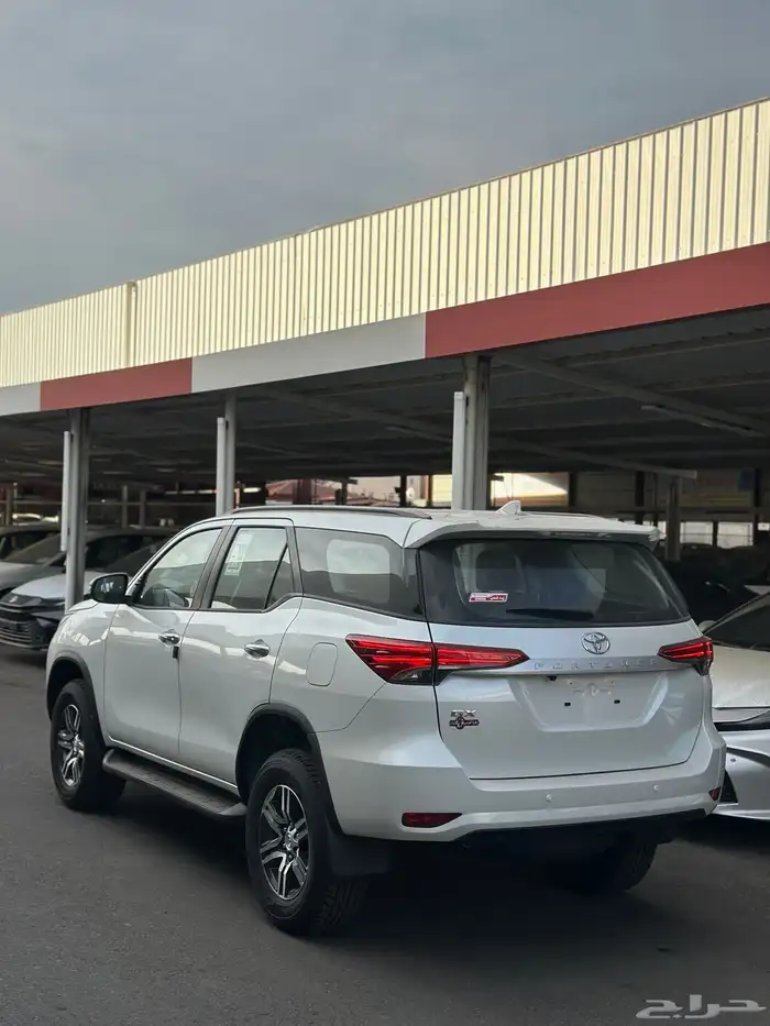 تويوتا فوتشنر 2025 بنزين 4سلندر بدون دبل كاش ونظام 50 50 6