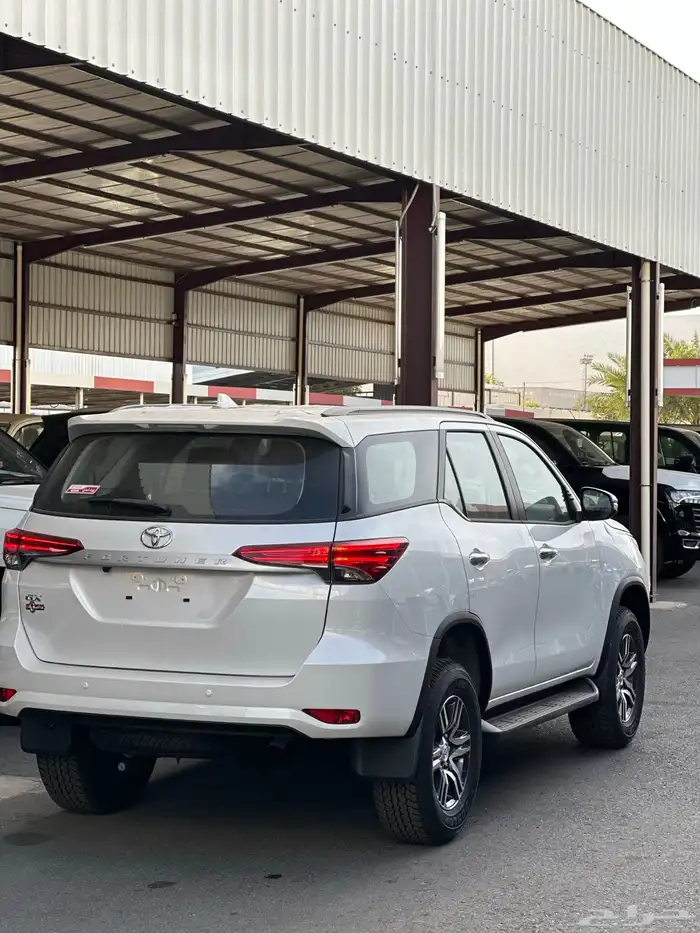 تويوتا فوتشنر 2024 بنزين بدون دبل كاش وتقسيط 4