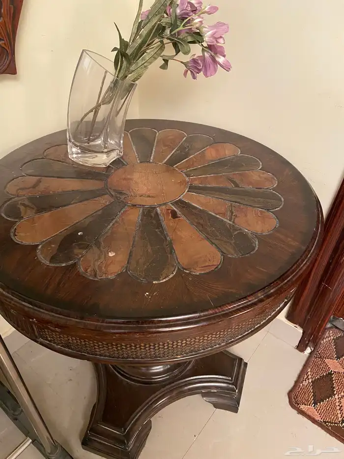 2طاولة واحدة كبيرة والثانية صغيرة 5