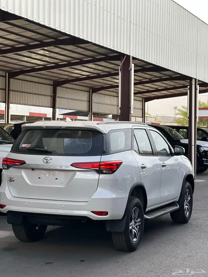 تويوتا فوتشنر 2024 بنزين بدون دبل كاش وتقسيط 5