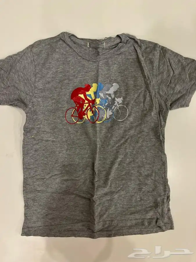 ملابس أطفال متنوعة استعمال خفيف شبه جديدة 32