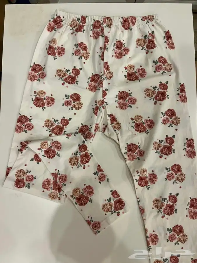 ملابس أطفال متنوعة استعمال خفيف شبه جديدة 36