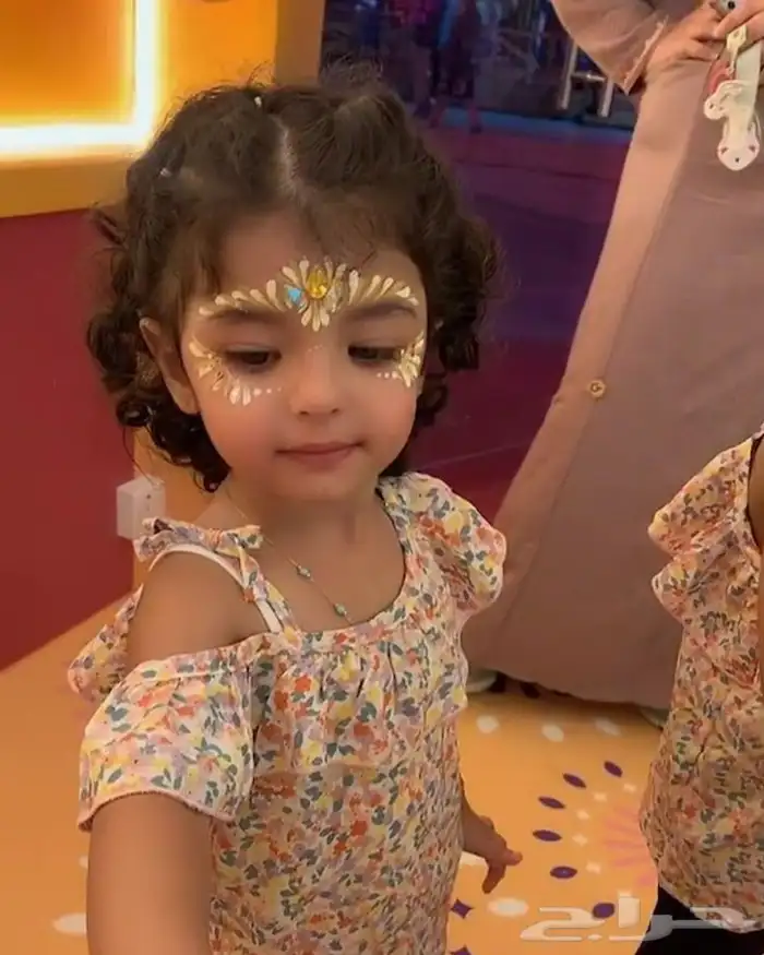فعالية نقش حنة رسم على الوجه 13