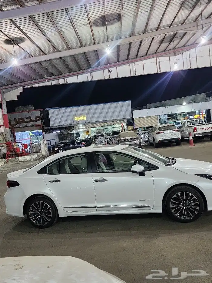 تويوتا كورولا 2.0 مكينه 2025 1