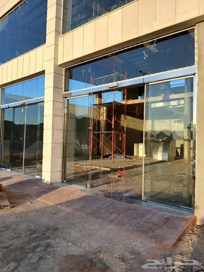 تركيب الابواب الاتومتيك والزجاج السكوريت 1