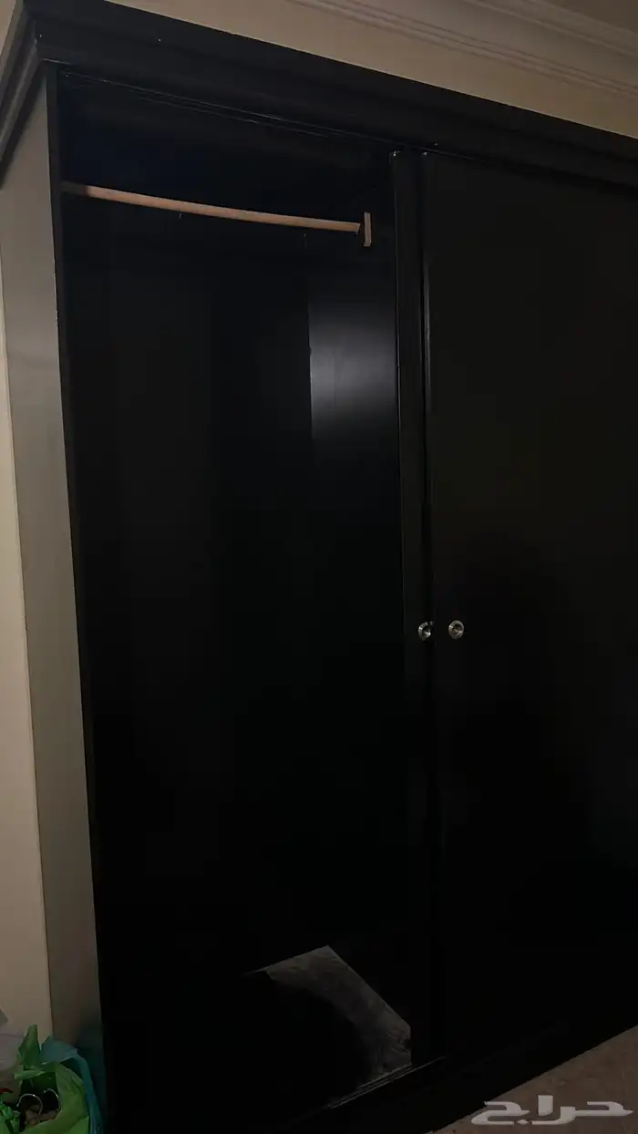 دولاب خشب أسود مستعمل نظيف الرياض 0