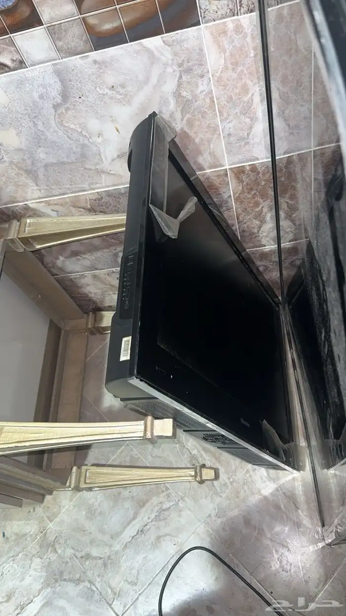 للبيع قطع او تصليح شاشتين SHARP GOLDTEC 3