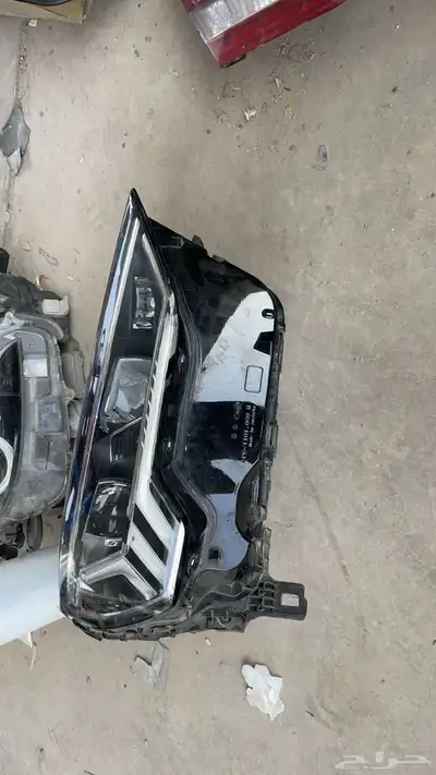شمعه اودي q3 2020-2024 يمين 0