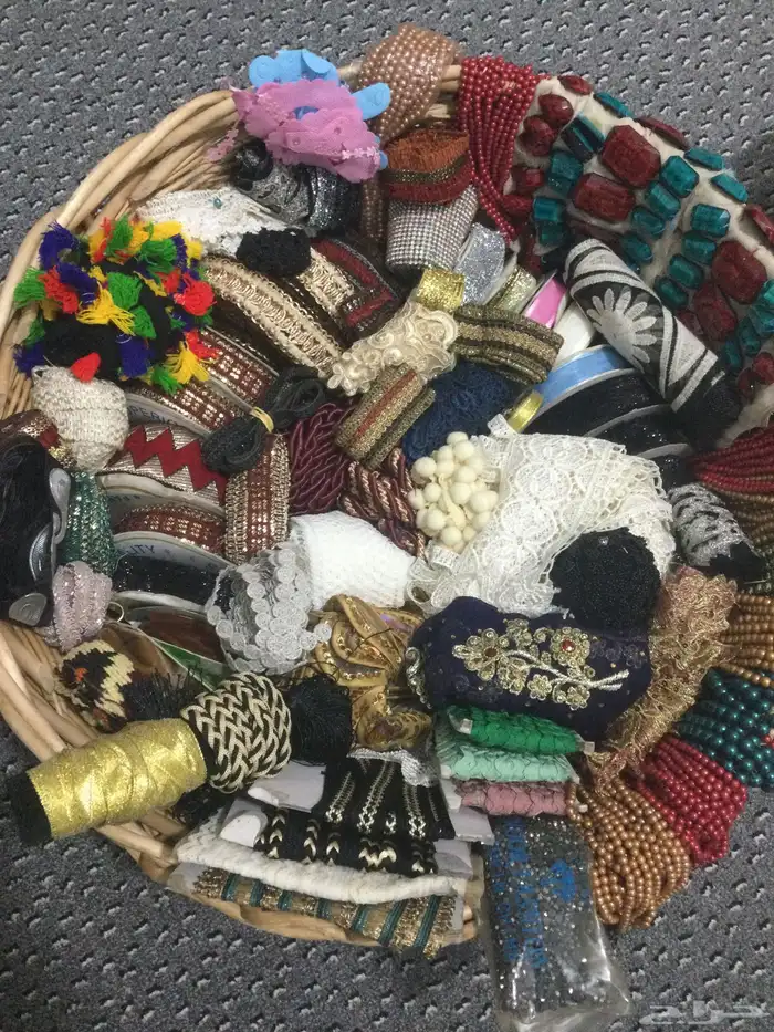 كلف وخرز و ازارير وخيوط منوعه وغاليه 1