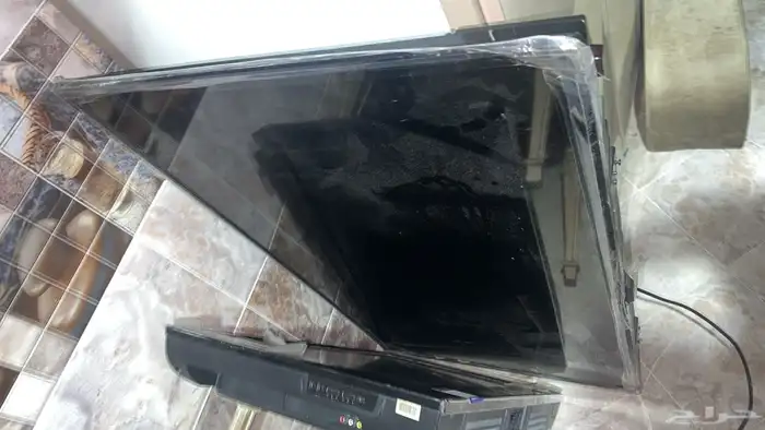 للبيع قطع او تصليح شاشتين SHARP GOLDTEC 4