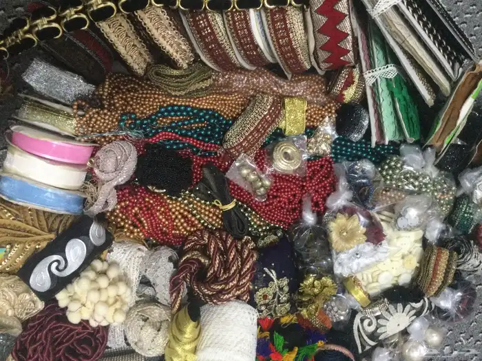 كلف وخرز و ازارير وخيوط منوعه وغاليه 7