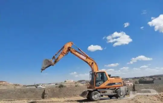 ص سطحات بوكلينات كرينات سيزرات مؤلفات جميع انواع المعدات الث 3