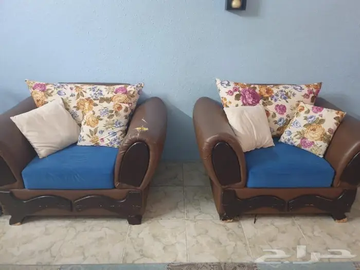 كنب مستعمل للبيع مع طاولة طعام 3