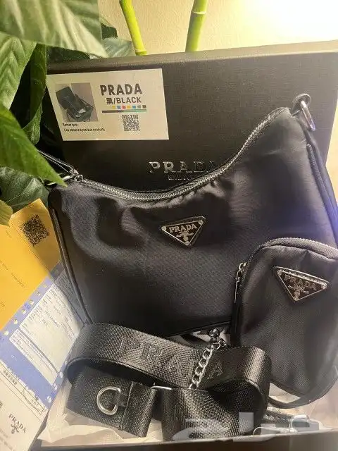 حقيبة نسائية برادا مع اكسسواراتها من قماش فاخر 16