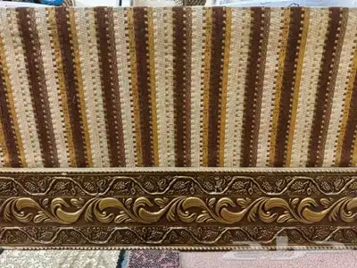 مجلس بني نظيف مع طاولاته وستائره. 1