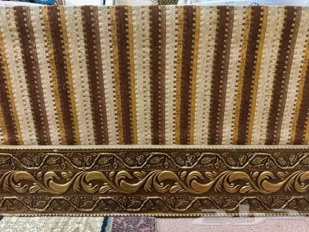 مجلس بني نظيف مع طاولاته وستائره. 1