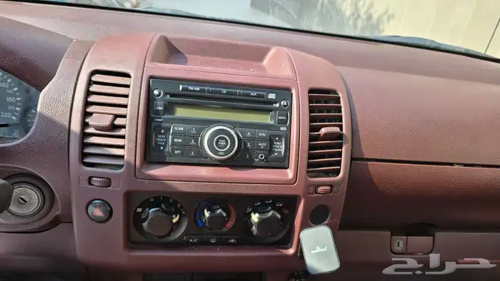 نيسان نيفارا 21