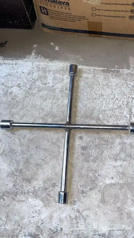 مفتاح جنط تويوتا اصلي ومفتاح صليب 2