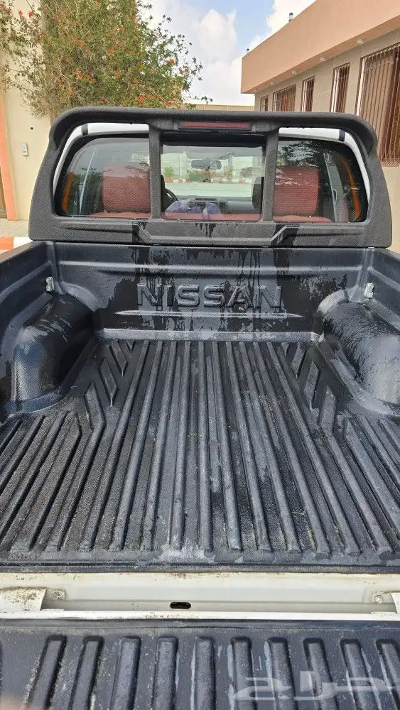 نيسان نيفارا 5