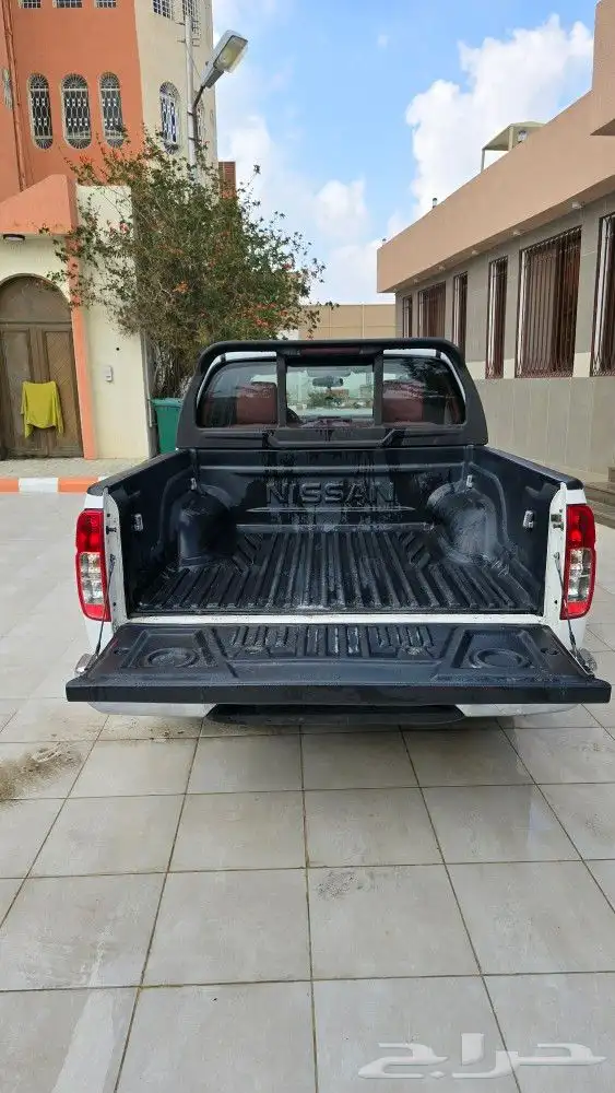 نيسان نيفارا 4