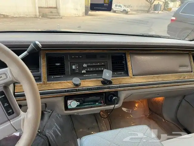 لينكون تاون كار 1990 مخزن 8