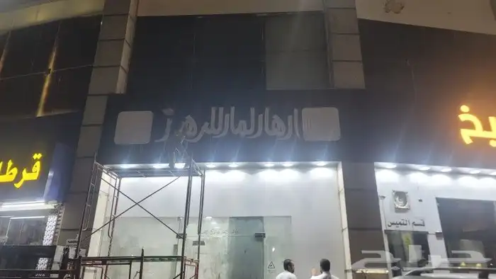 تركيب لوحات محلات حروف بارزة 3