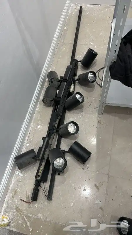 فني كهربائي الرياض يبحث على شغل مقاولات صيانه ترميمات 0