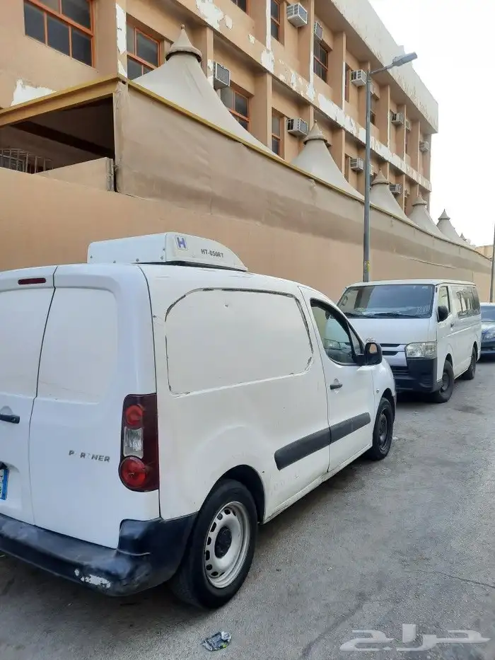 سيارة صغيره لنقل البضاعه الخفيفه في أحياء الرياض و ضواحيها 1