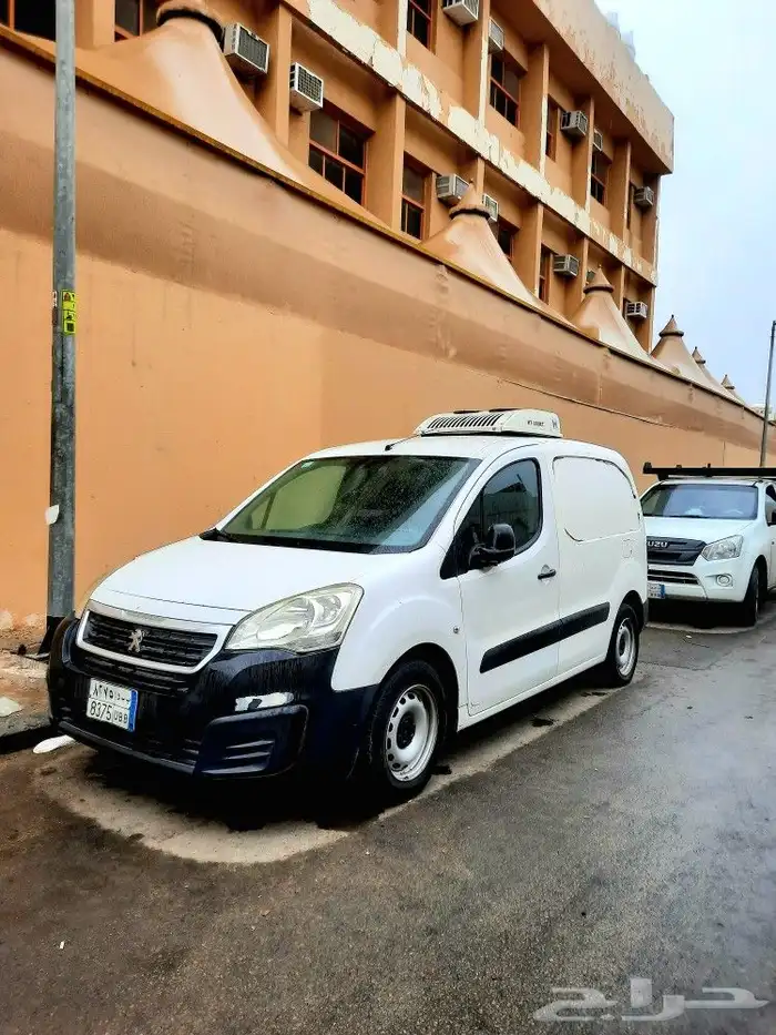 سيارة صغيره لنقل البضاعه الخفيفه في أحياء الرياض و ضواحيها 2