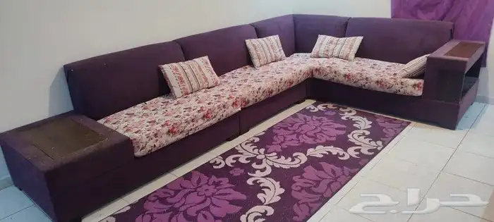 مجلس حرف L مع سجادة وستارة مستعمل 0