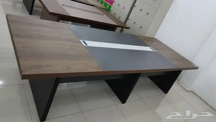 مكاتب وكراسي وطاولة اجتماع ووحدات عمل 41